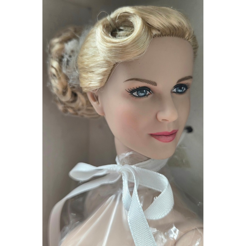 Tonner-The Golden Compass 16" NUDE Doll "London Restaurant Dinner Mrs. Coulter"